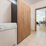 Lägenhet Minimalistic 1br Flat With A Parking Spot *