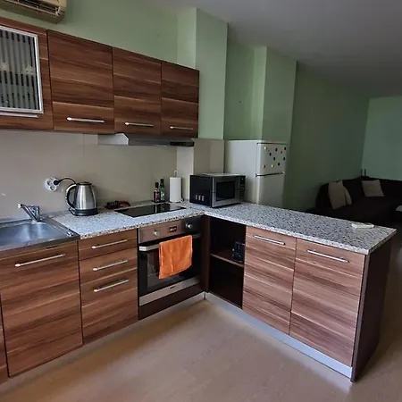 Apartman Minimalist 1Br Flat With Free 24-Hour Monitored Garage Várna