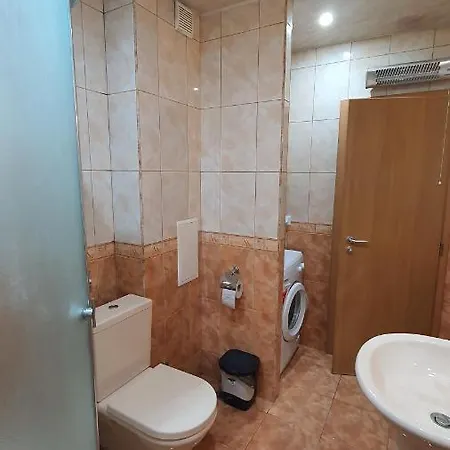 Minimalist 1Br Flat With Free 24-Hour Monitored Garage * Várna