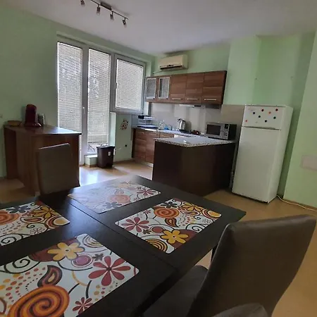 Minimalist 1Br Flat With Free 24-Hour Monitored Garage Apartman Várna